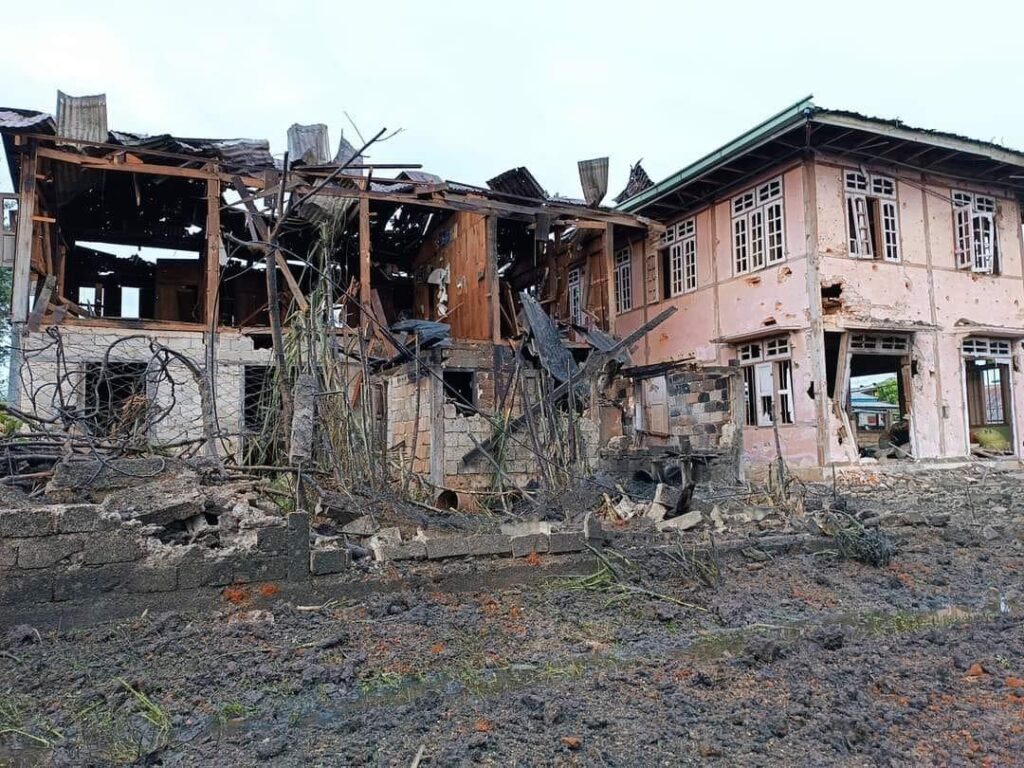 Photo - PKPF /အကြမ်းဖက်စစ်ကောင်စီတပ်​၏ လက်နက်ကြီးရမ်းသမ်းပစ်ခတ်မှုကြောင့် ထိခိုက်ပျက်စီးခဲ့သောပြည်သူ့နေအိမ်များ။